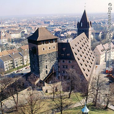 Kaiserstallungen mit Fünfeckturm und Luginsland, Kaiserburg Nürnberg