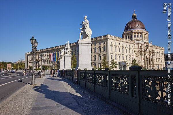 Blick von der Schlossbrücke auf das Humboldt Forum