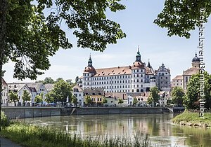 Neuburg an der Donau , historische Altstadt, Stadtreportage, Spaziergang am Donauufer Nur für redaktionlle Nutzung! Nutzung nur gegen Honorar!  Copyright beachten! Keine Haftung/Garantie für Persönlichkeitsrechte durch den Fotografen, der Verwerter haftet für die Persönlichkeitsrechte der dargestellten Personen