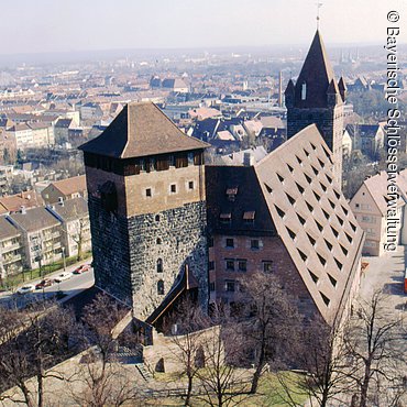 Kaiserstallungen mit Fünfeckturm und Luginsland, Kaiserburg Nürnberg