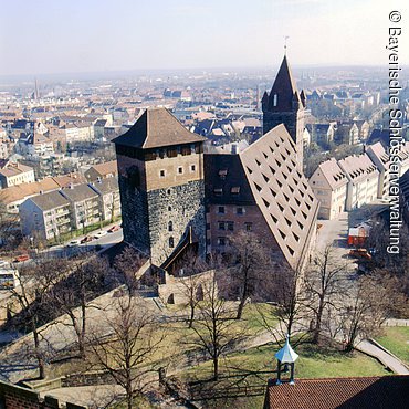 Kaiserstallungen mit Fünfeckturm und Luginsland, Kaiserburg Nürnberg