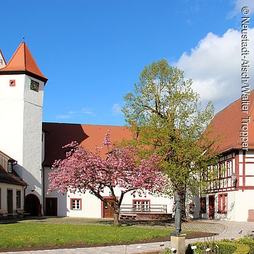 Schlosshof mit Treppenturm und Kanzleigebäuden, Altes Schloss, Neustadt a.d.Aisch