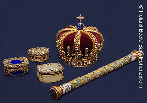 Preußische Königskrone, Marschallstab, Tabatieren in der Schatzkammer, Burg Hohenzollern