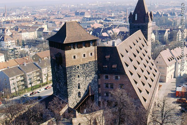 Kaiserstallungen mit Fünfeckturm und Luginsland, Kaiserburg Nürnberg