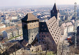 Kaiserstallungen mit Fünfeckturm und Luginsland, Kaiserburg Nürnberg