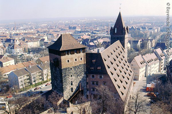 Kaiserstallungen mit Fünfeckturm und Luginsland, Kaiserburg Nürnberg