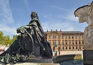 Marktplatz mit Schloss (Erlangen, Städteregion Nürnberg)