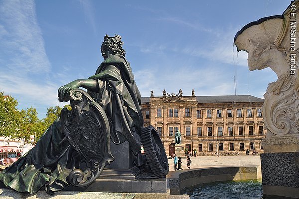 Marktplatz mit Schloss (Erlangen, Städteregion Nürnberg)