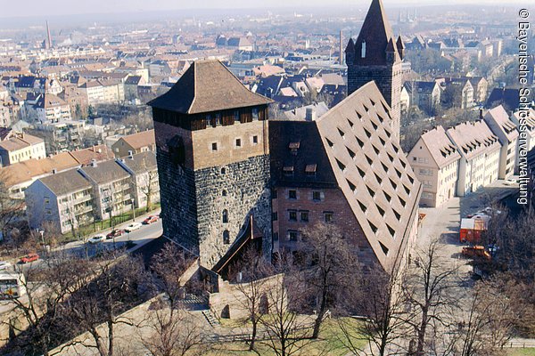 Kaiserstallungen mit Fünfeckturm und Luginsland, Kaiserburg Nürnberg