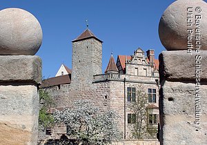 Cadolzburg, Blick von Süden durch die Maueröffnung