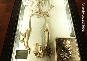Skelett einer Delinquentin, Heimatmuseum, Roßtal