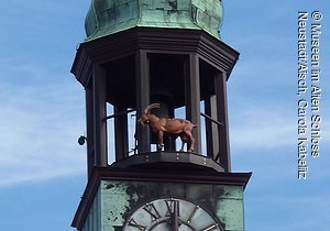 Geißbock auf dem Rathaus (Neustadt/Aisch, Steigerwald)
